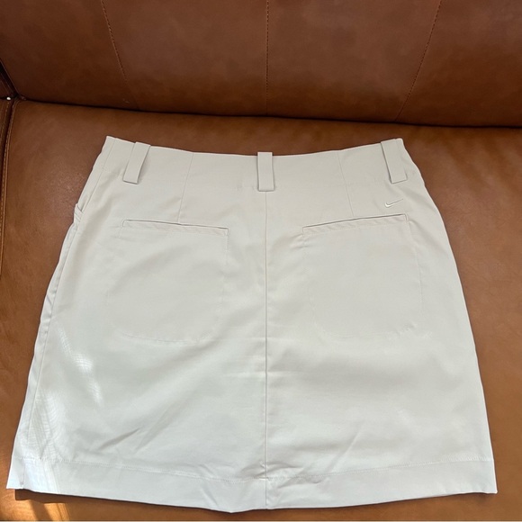 Nike Women’s Ivory Cream Sz 10 Golf Dri-FIT Skirt Skort - Picture 3 of 9